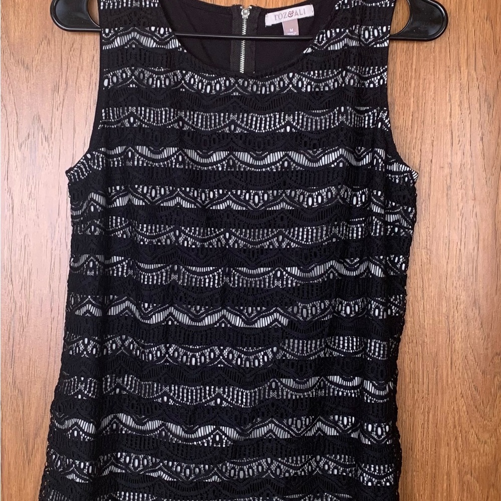 4/$20 Roz & Ali Black lace Top